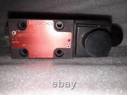 Moog Xwb10716-000-01 A Hydraulic Direction Control Valve New