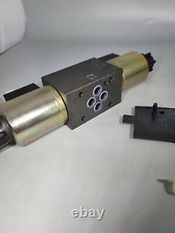 New PARKER D1VW082CNJDLMJ5 Solenoid Directional Hydraulic Valve 24vdc