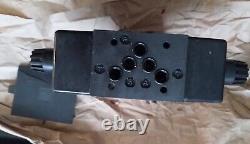 New. Parker Hydraulic Directional Valve, 4-Way/3-Position MODEL D3W009CNYK5