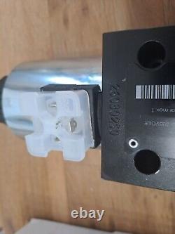 Parker D3FBE02UC0NJW318 Hydraulic Directional Control Valve
