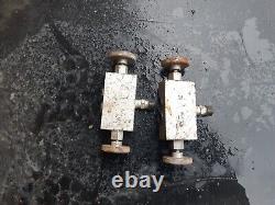 Two way hydraulic manifolds with shut off valves